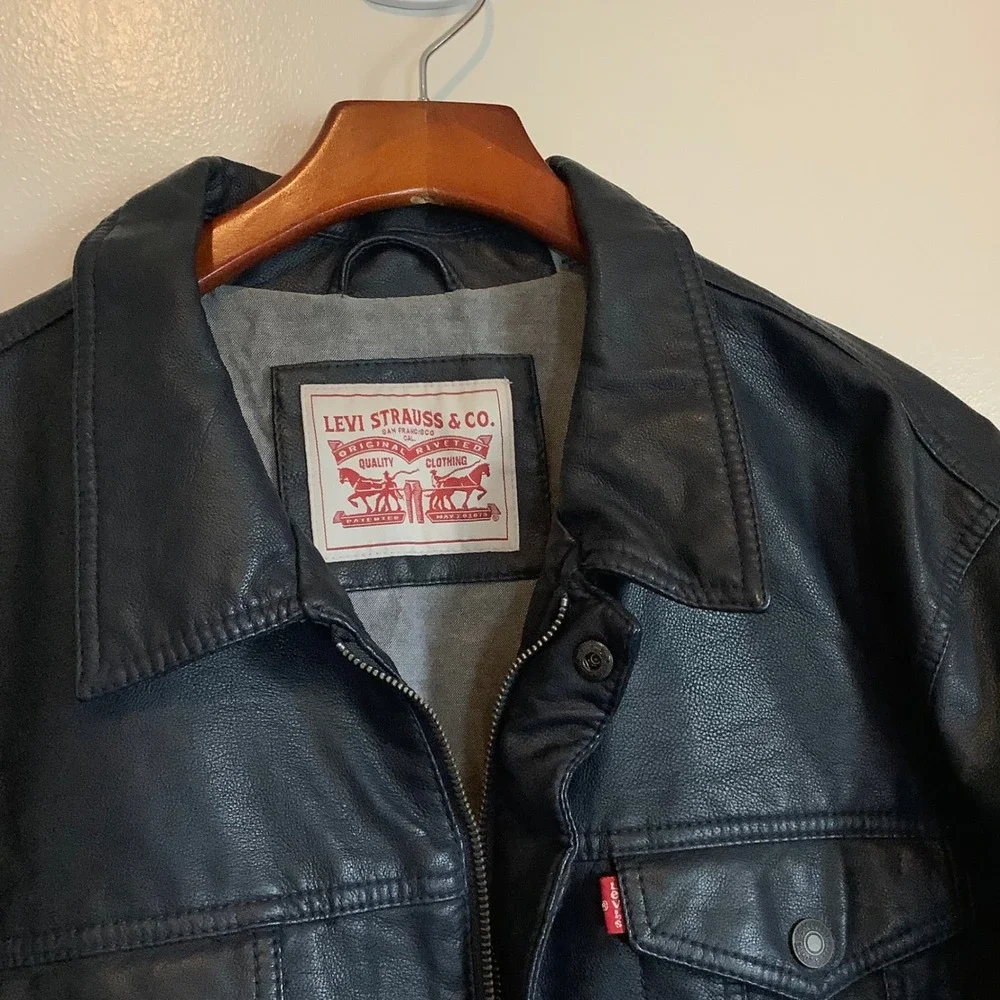 Levis Mens Faux Leather Trucker Jacket Black Full Zip XXL Extra Large Regular